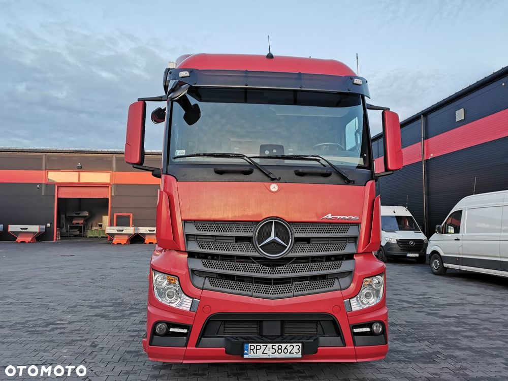 Mercedes-Benz Actros - 3