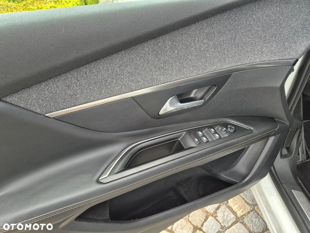 Peugeot 3008 1.6 BlueHDi Style S&S - 21
