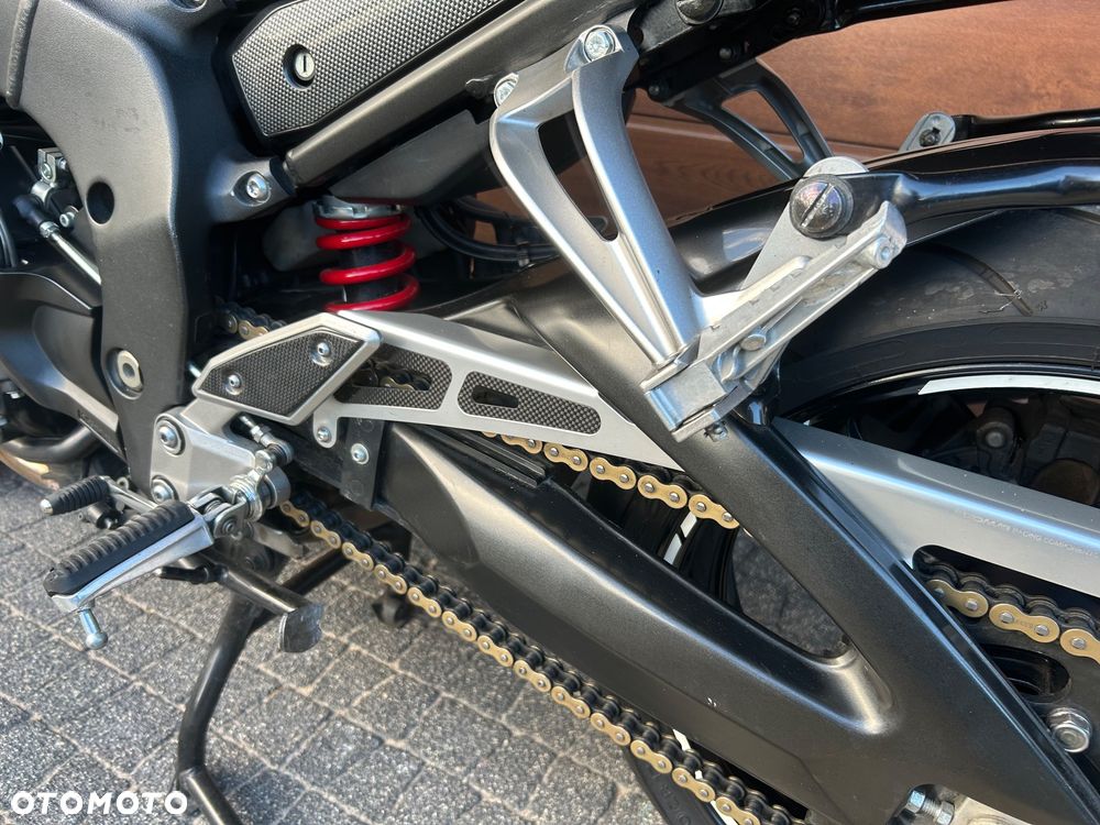 Yamaha FZ - 16