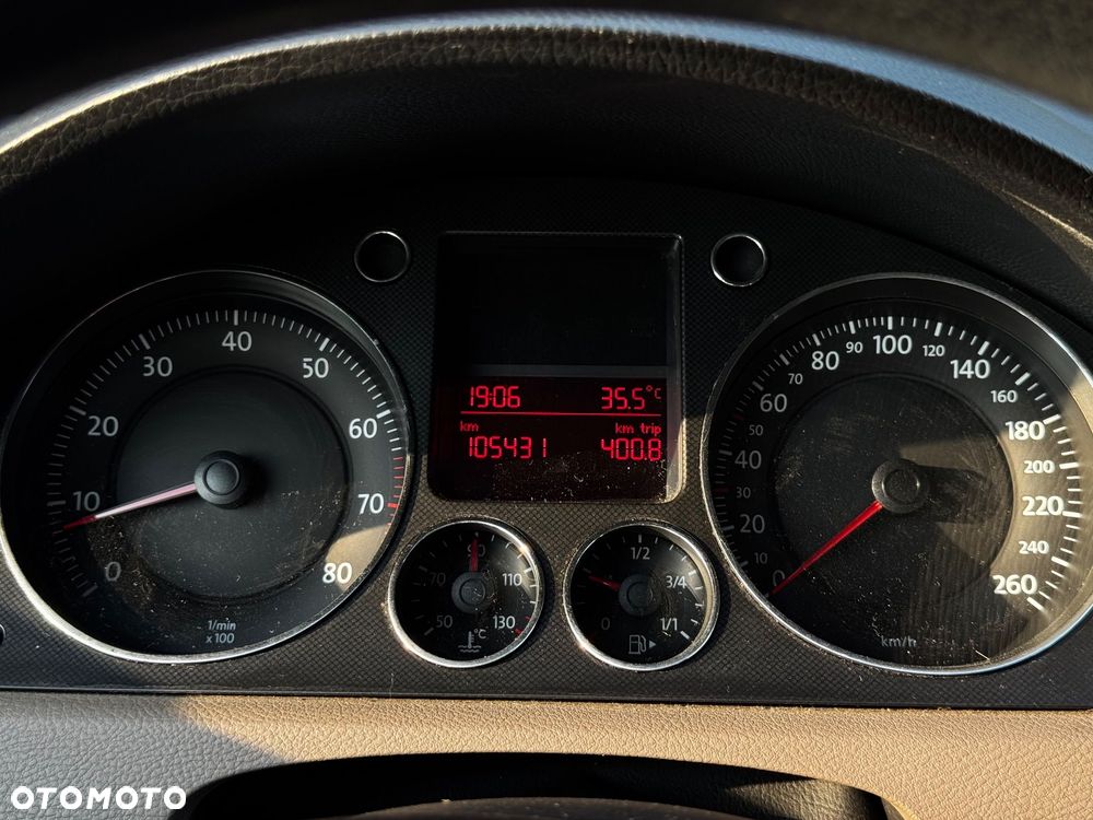 Volkswagen Passat 1.6 FSI Highline - 13