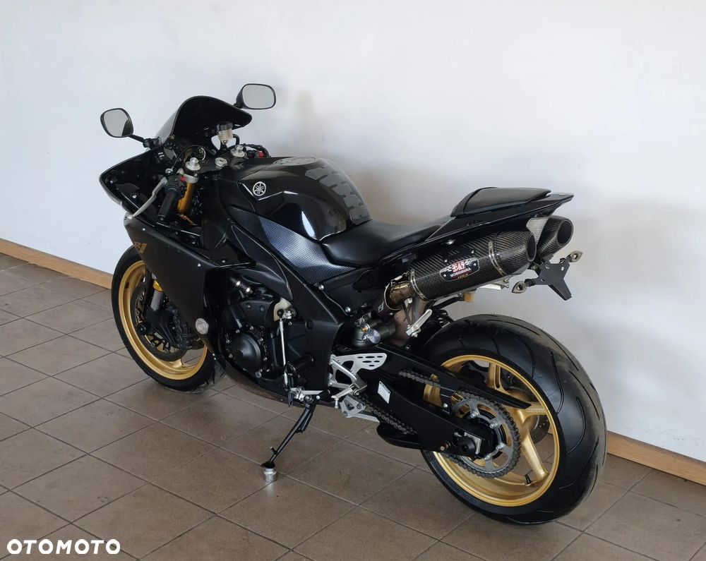 Yamaha R1 - 12