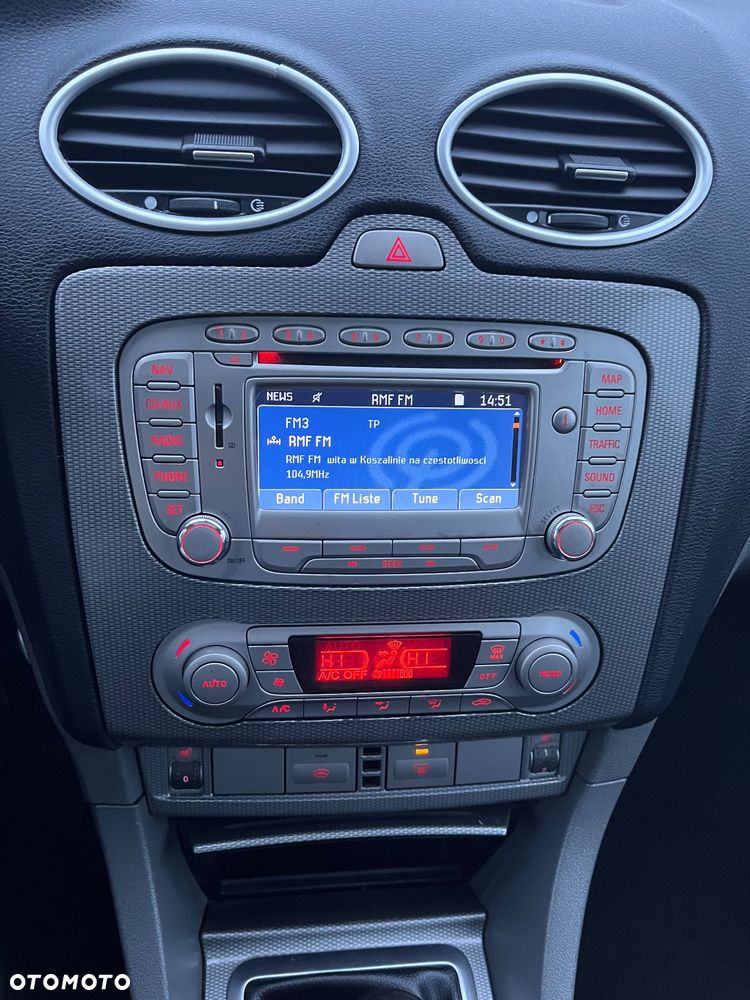 Ford Focus 1.8 Ghia - 16