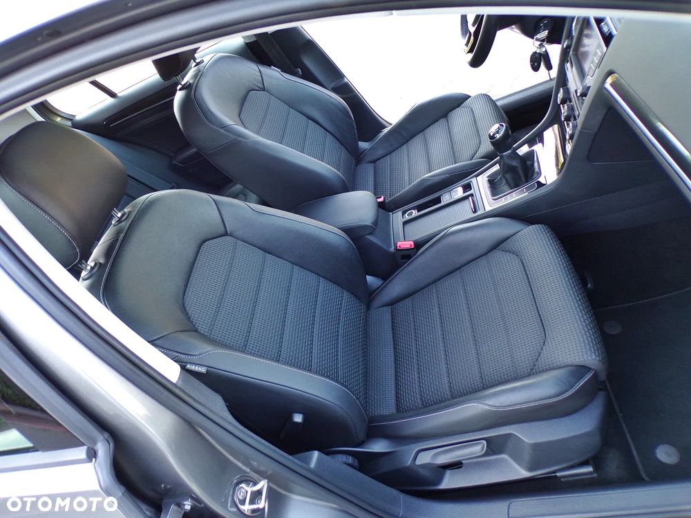 Volkswagen Golf 2.0 TDI SCR Highline - 29