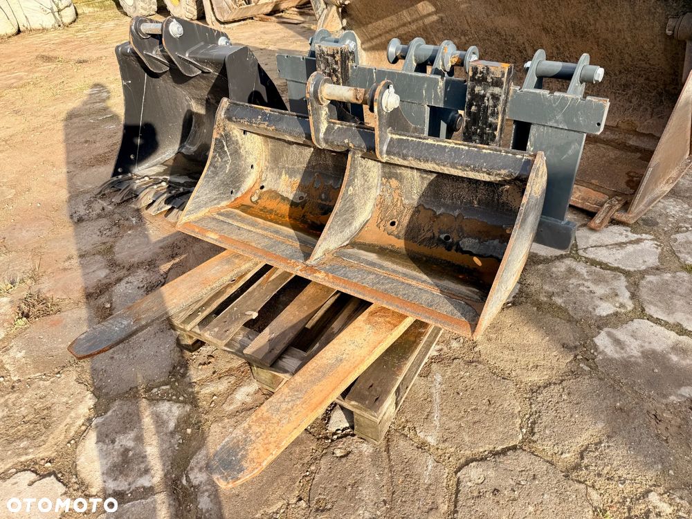 Terex koparko - ładowarka MECALAC TLB980, równe skrętne koła, jak NOWA - 24