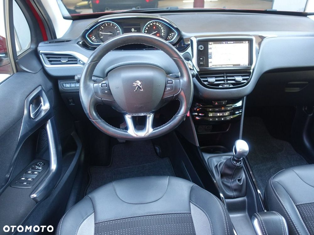 Peugeot 2008 1.2 Pure Tech Allure S&S - 11