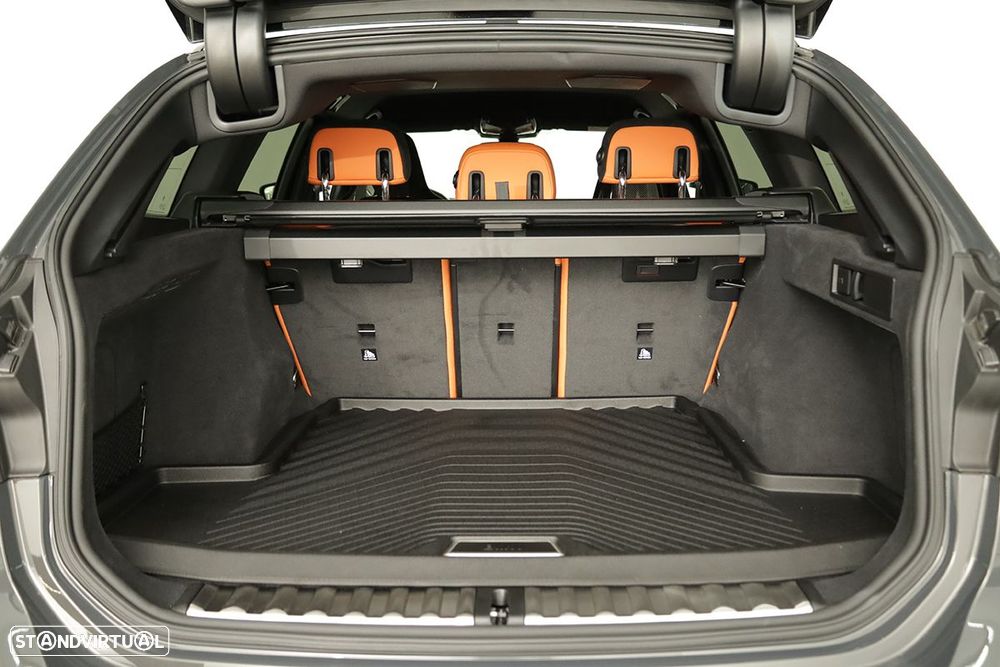 BMW M3 Competition xDrive - 36