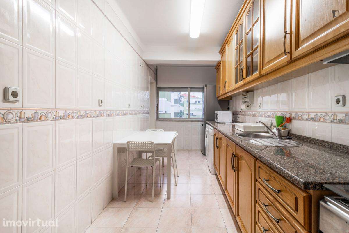 Quarto - localizado em Linda-a-Velha Lisbon - Grande imagem: 3/18