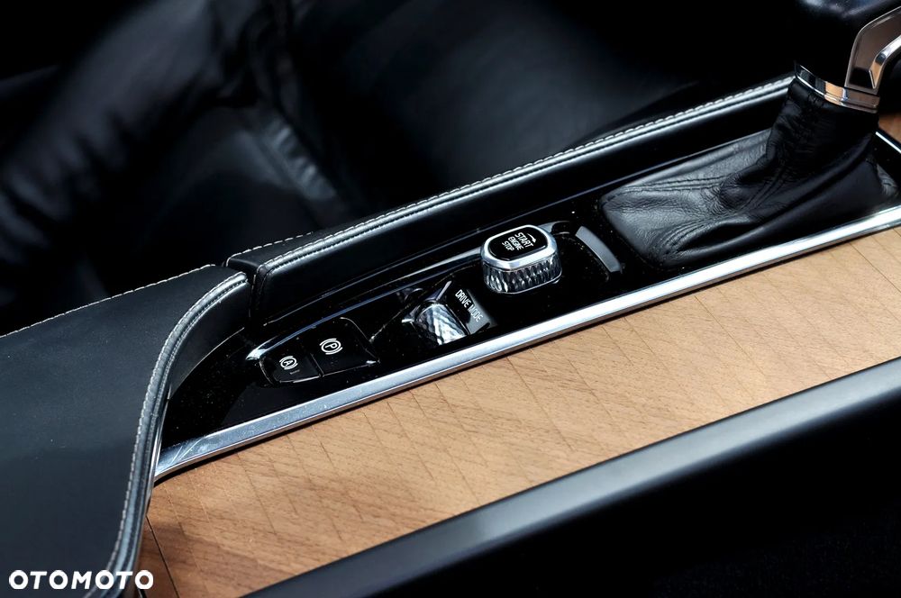 Volvo XC 90 D5 AWD Geartronic Inscription - 34