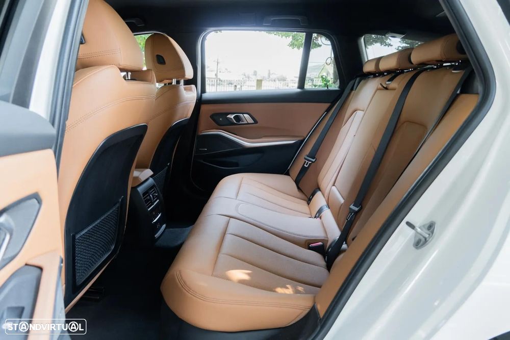 BMW 318 d Pack Desportivo M Pro Auto - 55