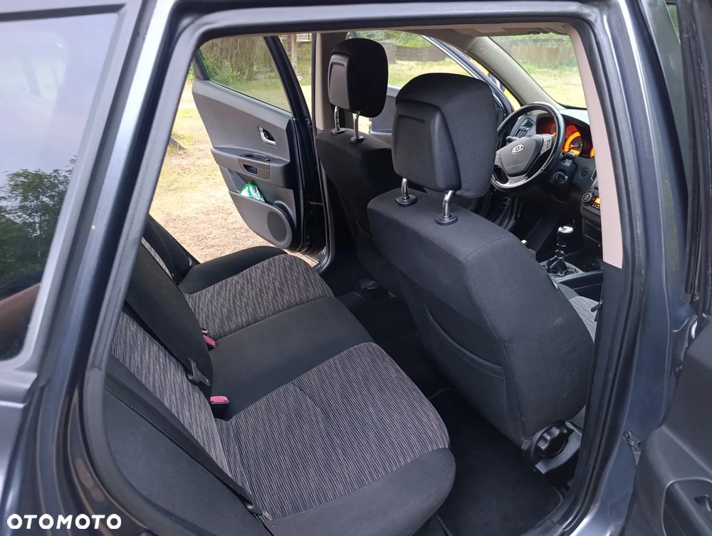 Kia Ceed - 9