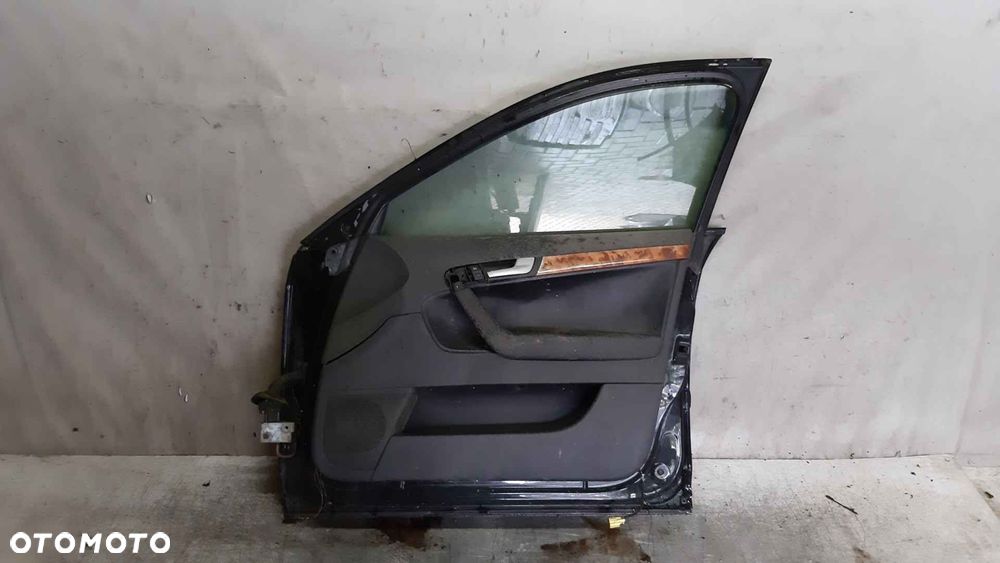 ! DRZWI PRZÓD PRZEDNIE PRAWE AUDI A3 8P LZ7L 5D 5  DRZWI - 5