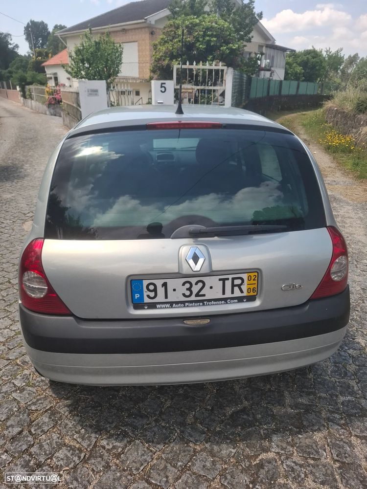 Renault Clio 1.2 16V Confort Authentique - 2