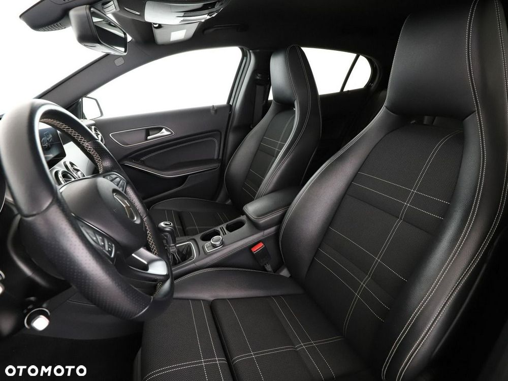 Mercedes-Benz GLA 200 Urban - 14