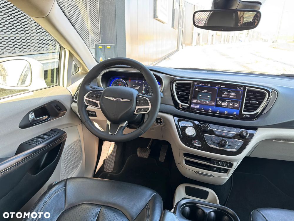 Chrysler Pacifica - 22