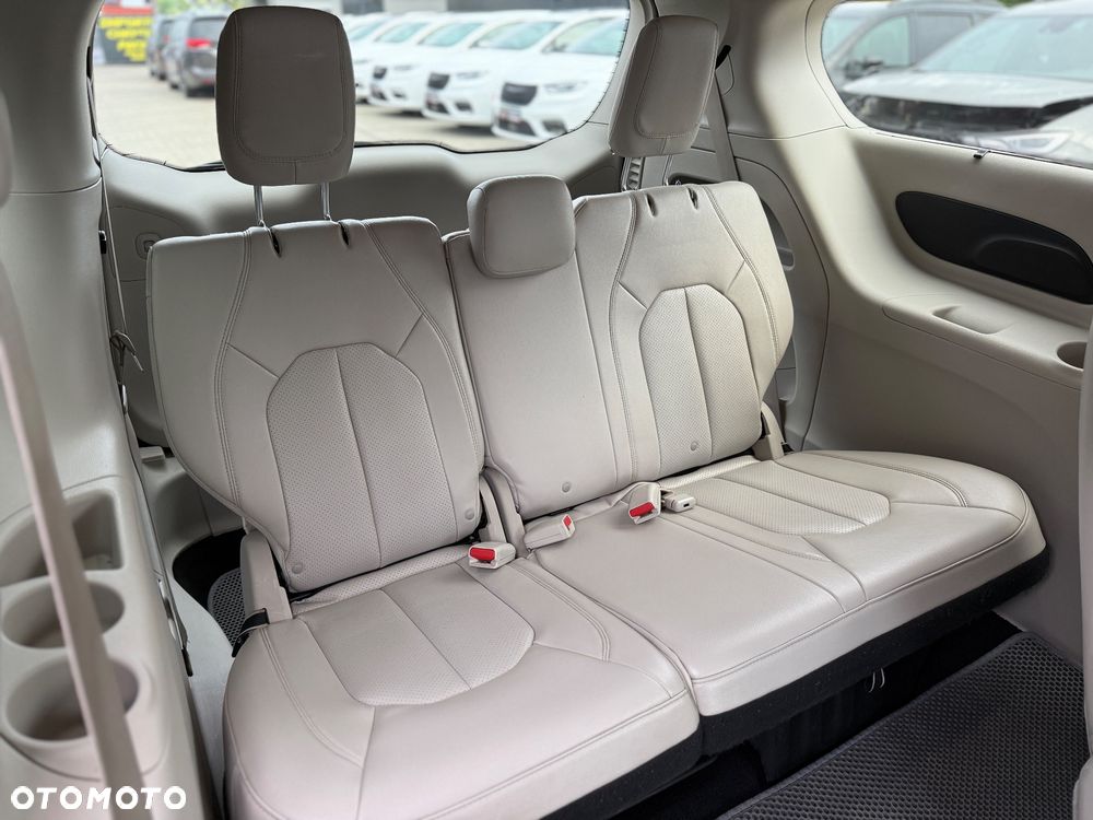 Chrysler Pacifica - 27