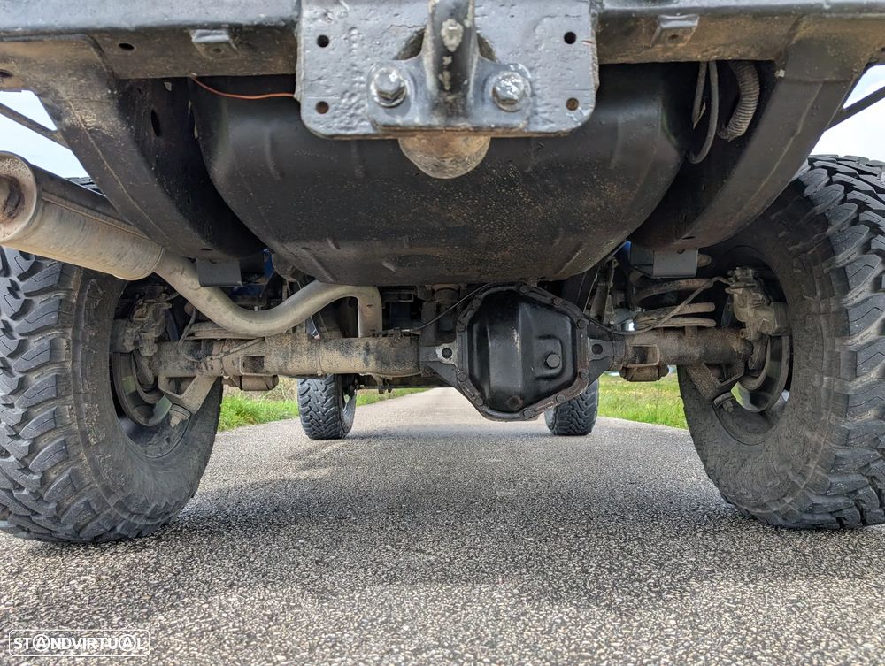 Land Rover Defender - 20