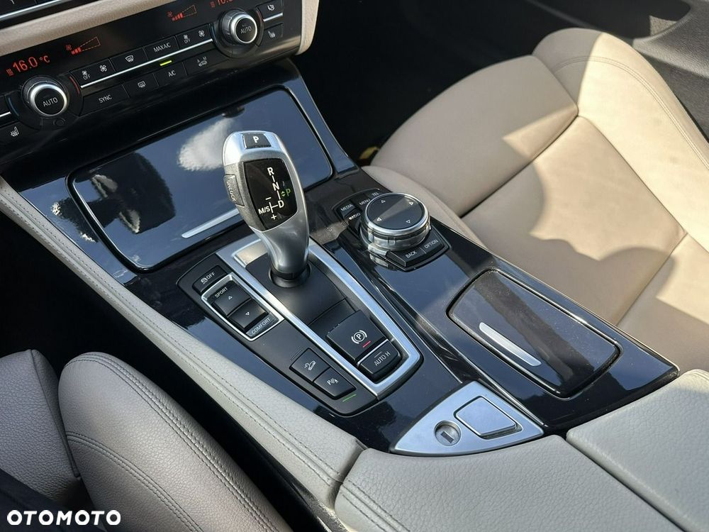 BMW Seria 5 528i xDrive - 13