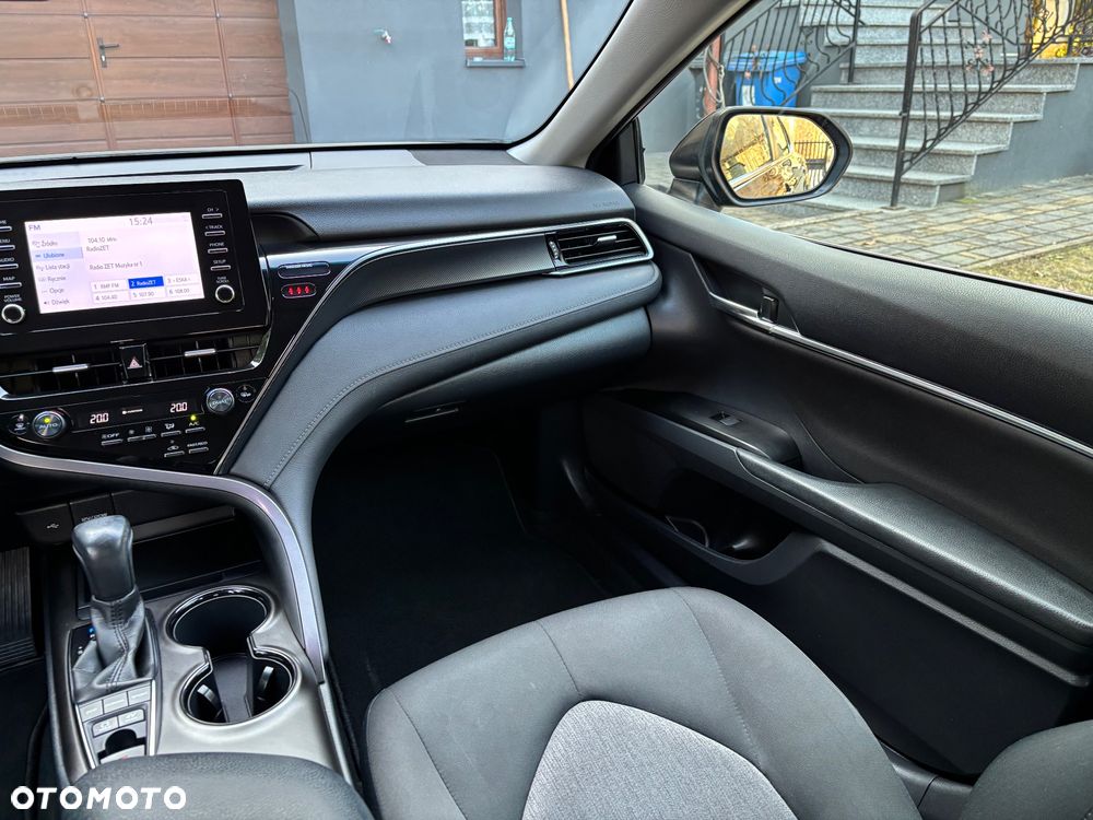 Toyota Camry - 25