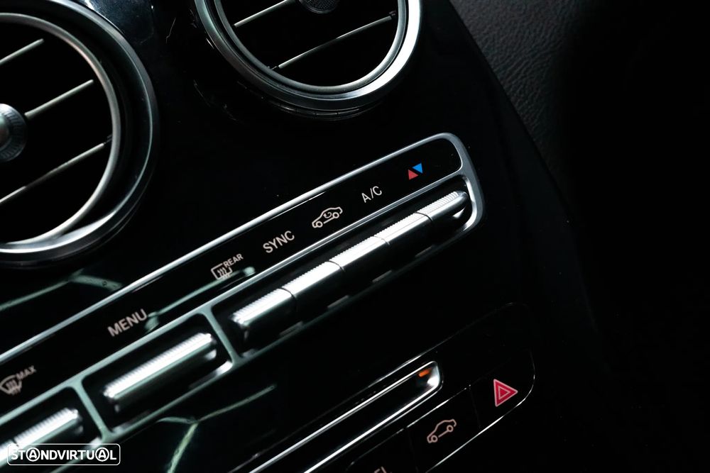 Mercedes-Benz GLC 250 d 4Matic 9G-TRONIC AMG Line - 24