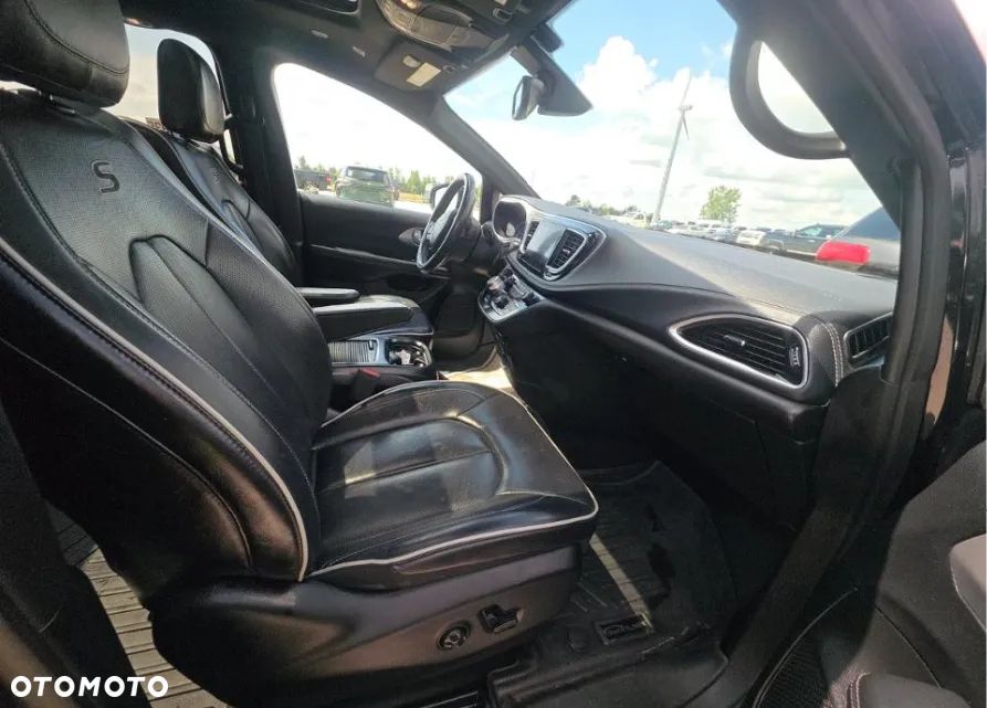 Chrysler Pacifica - 10