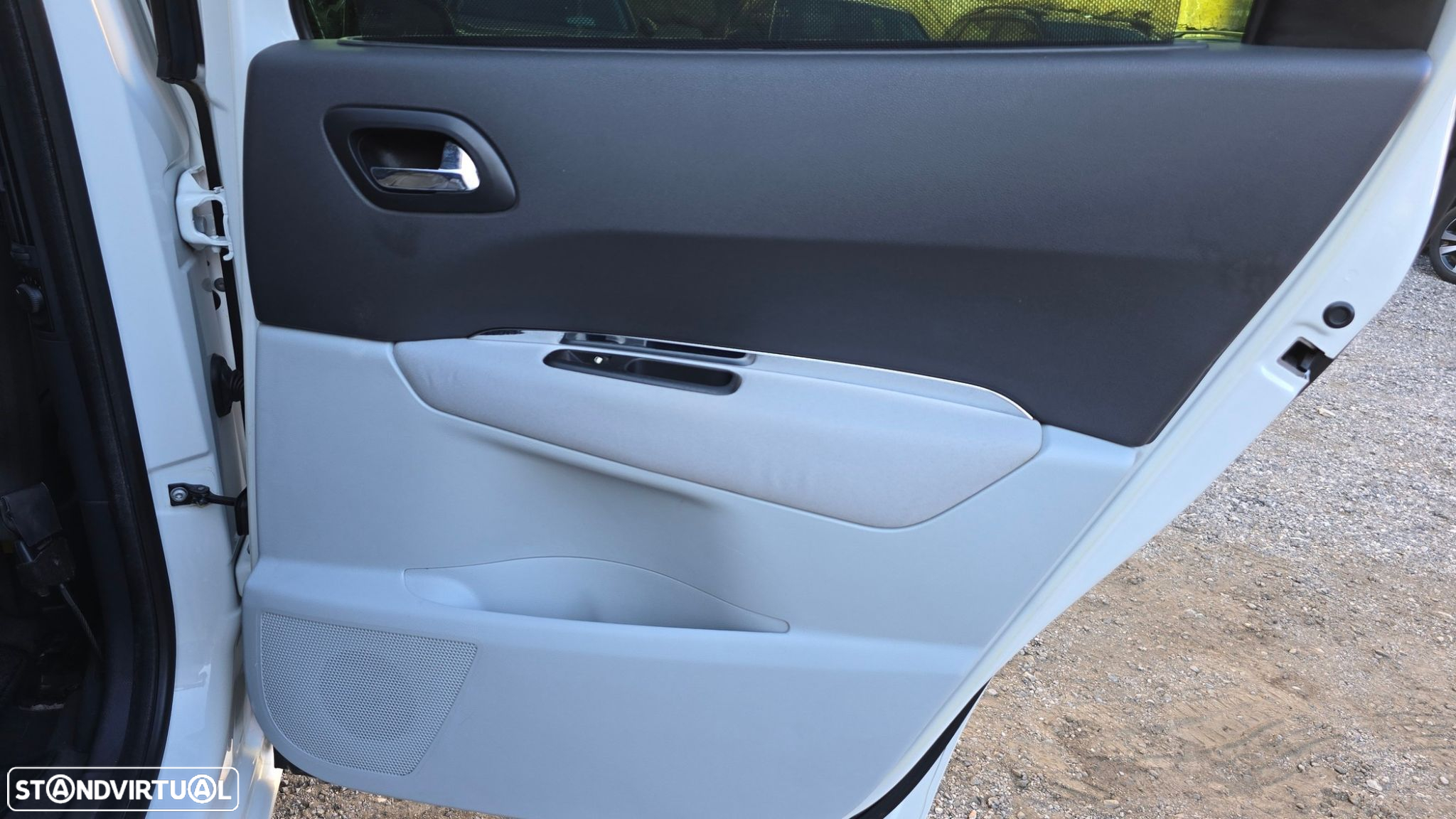 Peugeot 5008 1.6 HDi Executive JLL17 - 37