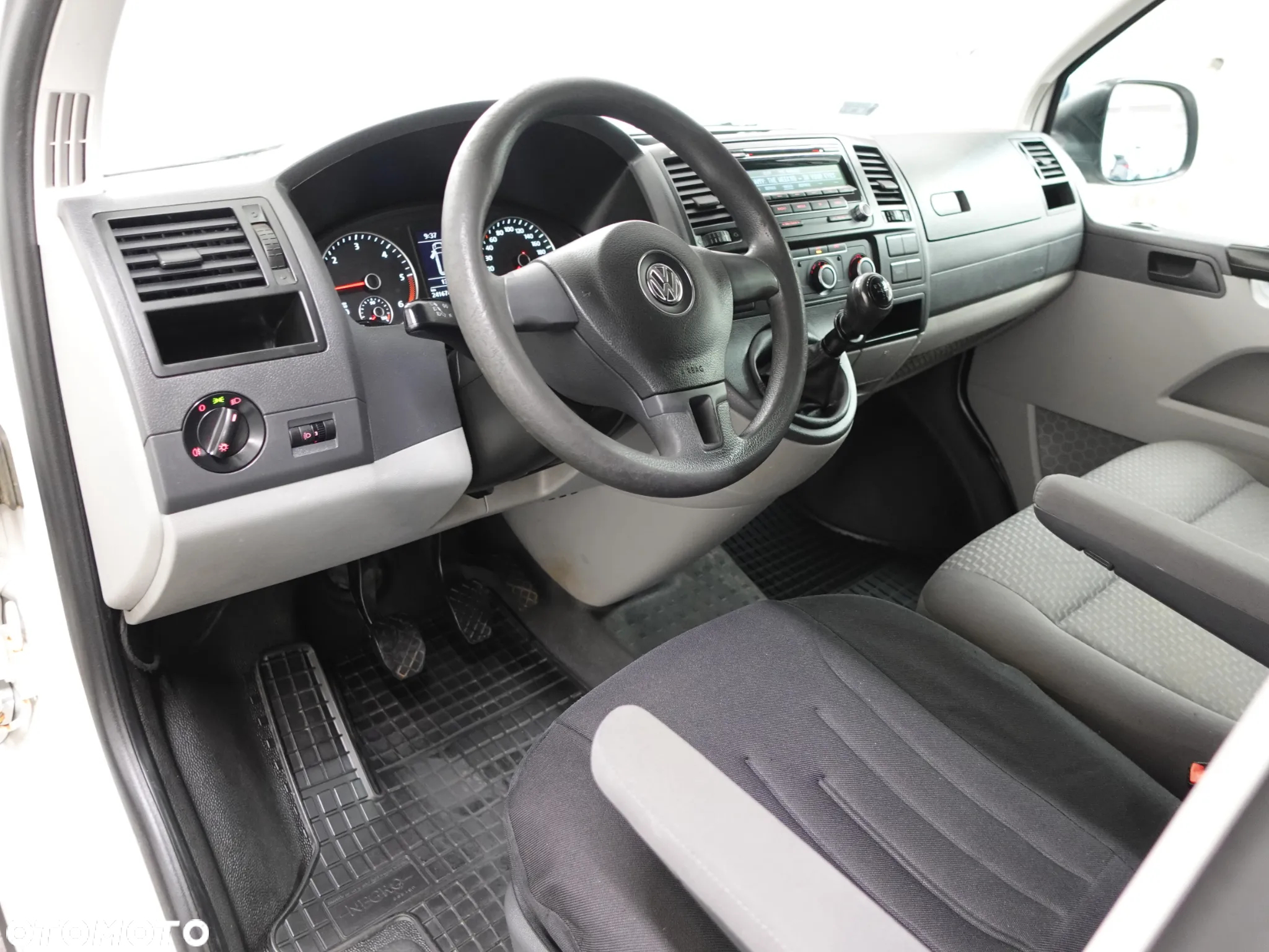 Volkswagen Transporter - Long - 23