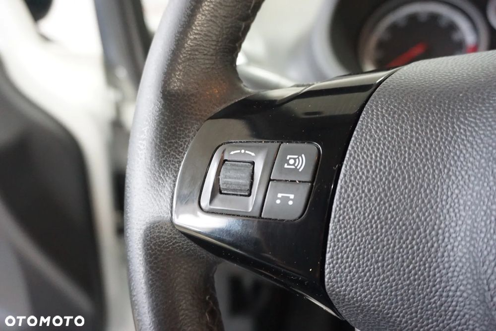 Opel Corsa 1.2 16V Cosmo - 25