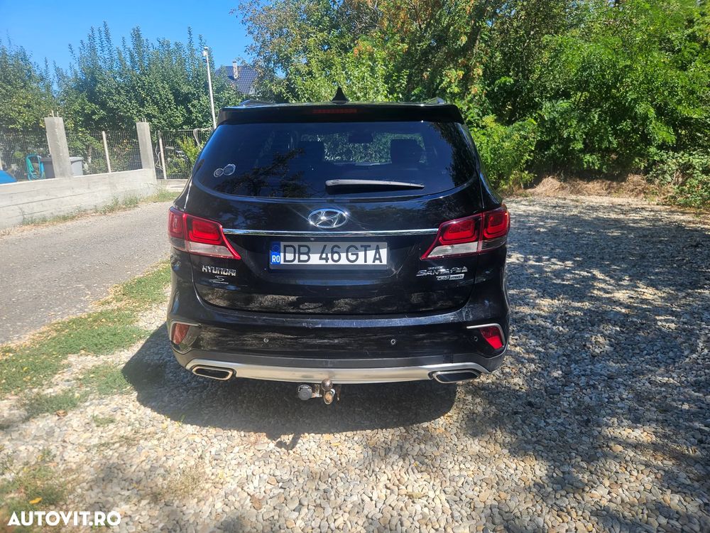 Hyundai Grand Santa Fe - 8