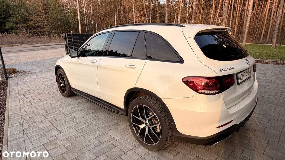 Mercedes-Benz GLC 300 4Matic 9G-TRONIC AMG Line Plus - 15