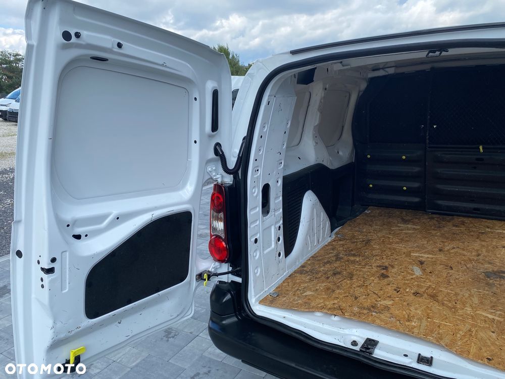 Citroën BERLINGO 1.6 HDI, MAX długi, 3-osobowy, klimatyzacja, zakupiony w salonie w Rzeszowie - 14