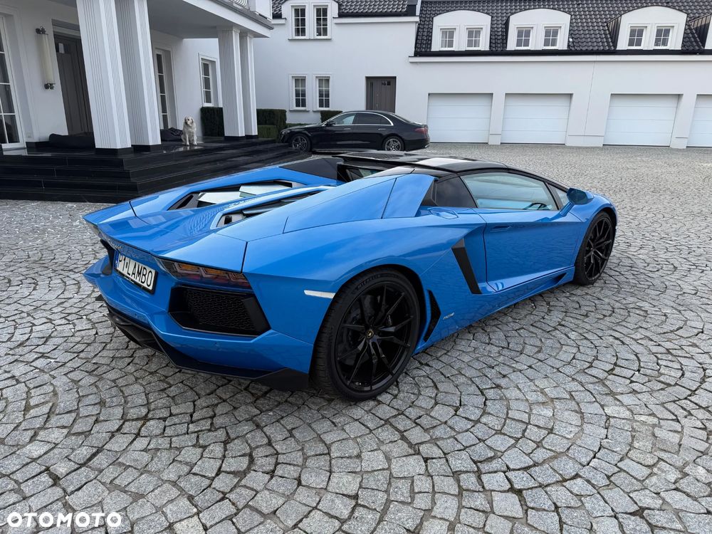 Lamborghini Aventador - 5