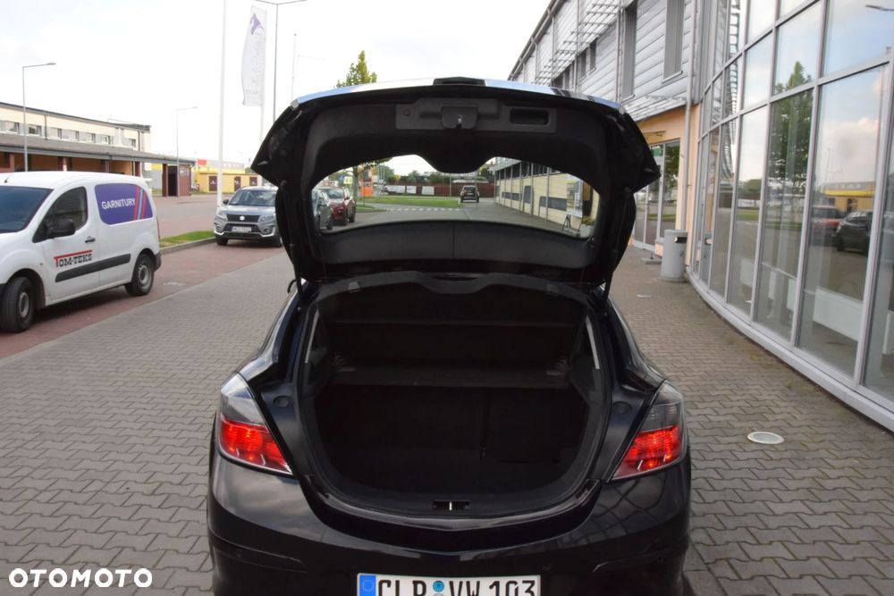 Opel Astra GTC 1.6 Black&White - 30