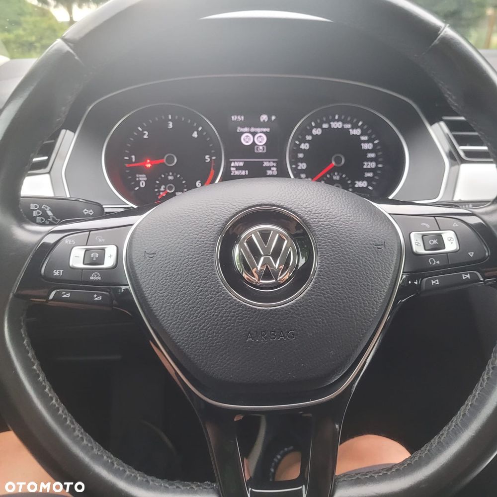 Volkswagen Passat - 18