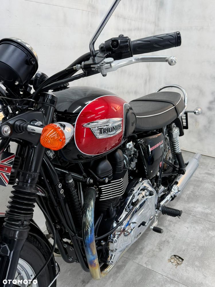 Triumph Bonneville - 9