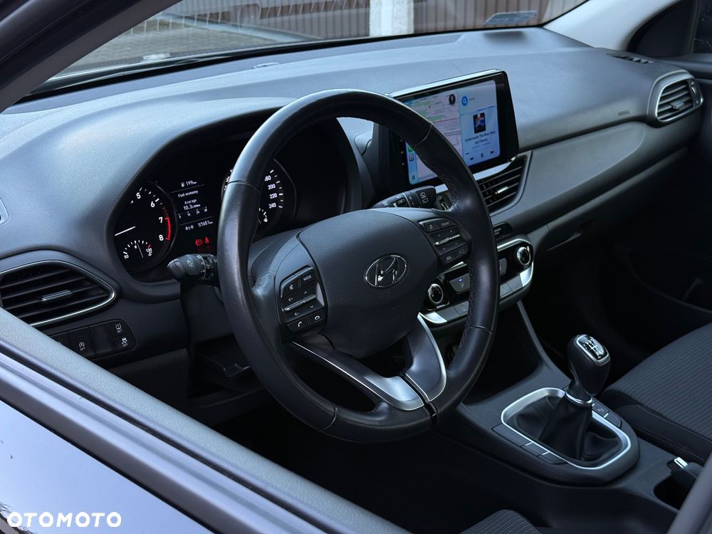 Hyundai i30 1.5 DPI Classic + - 23