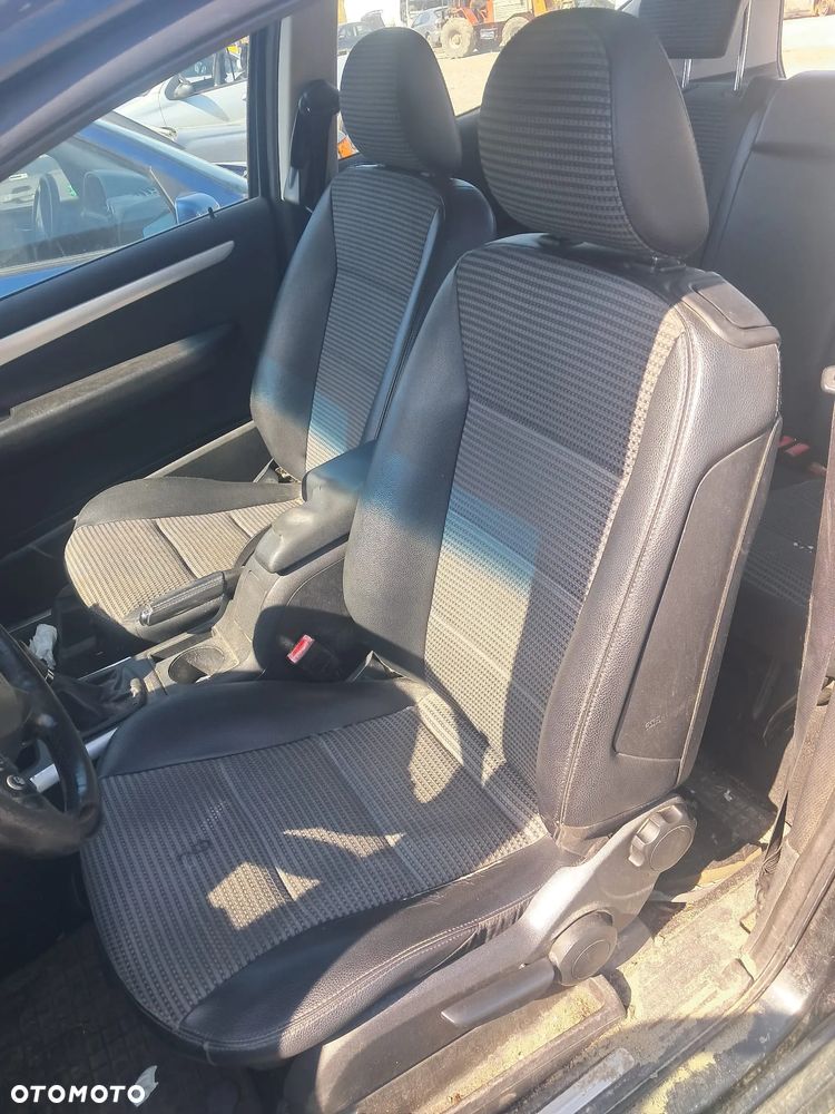 MERCEDES A KLASA II W169 2004 2.0 CDI  640942  KOD LAK: 160 - 7