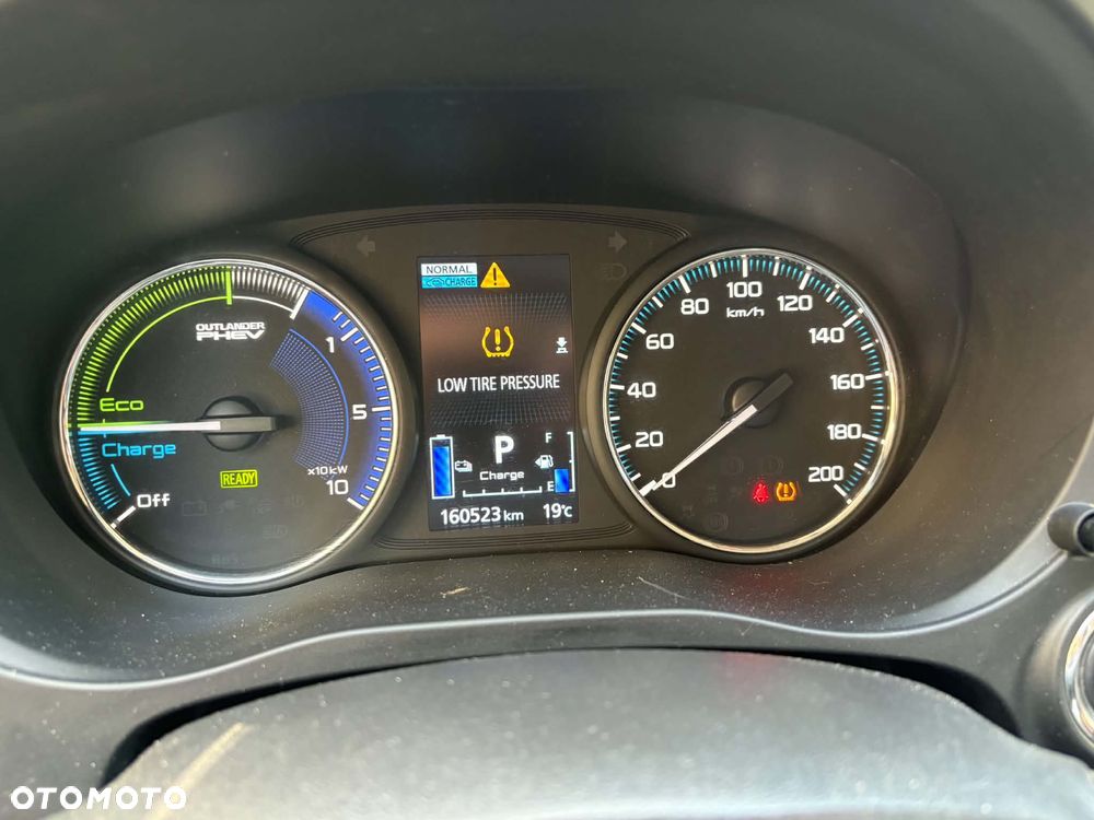Mitsubishi Outlander - 13