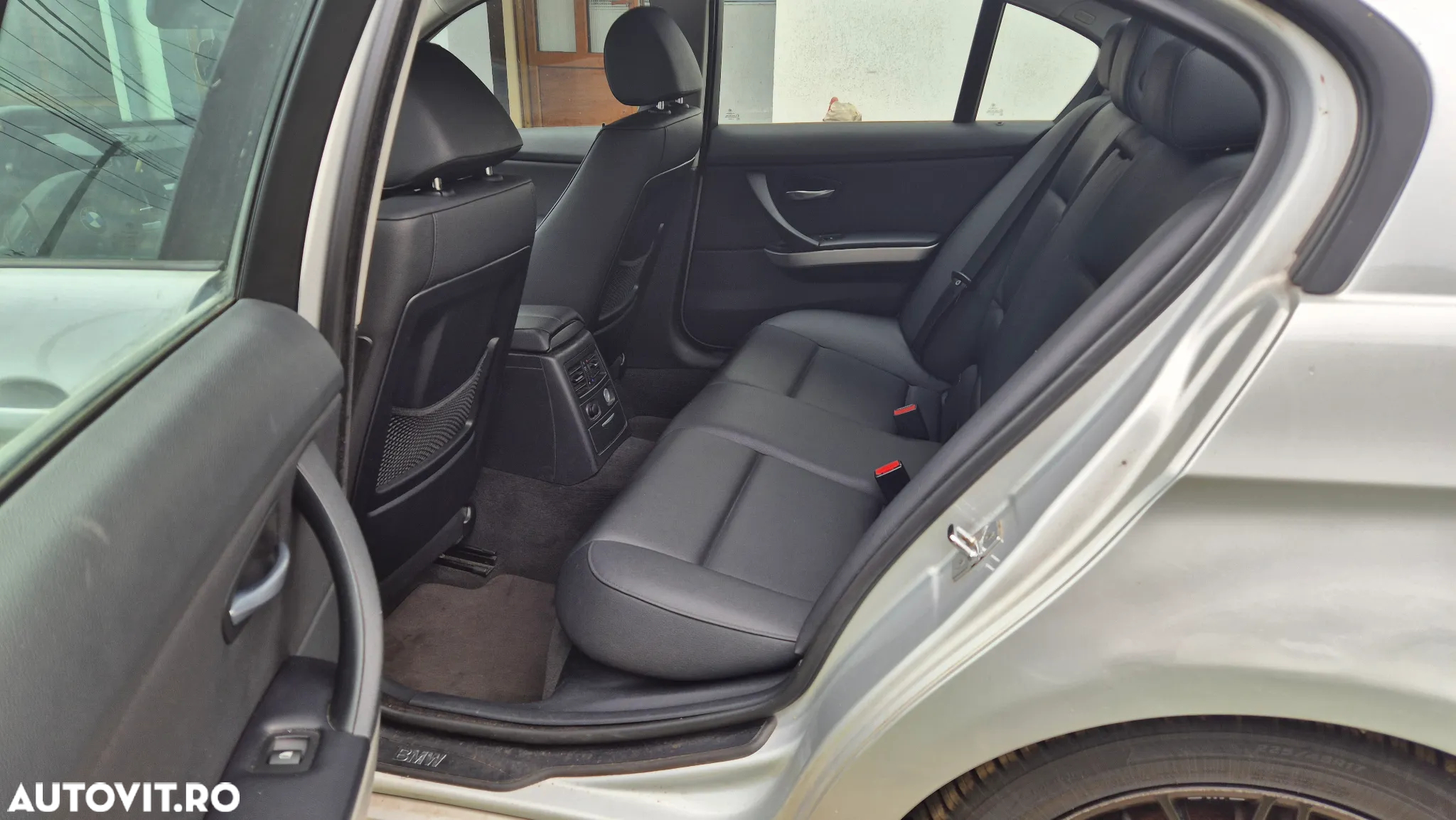 BMW Seria 3 320i - 13