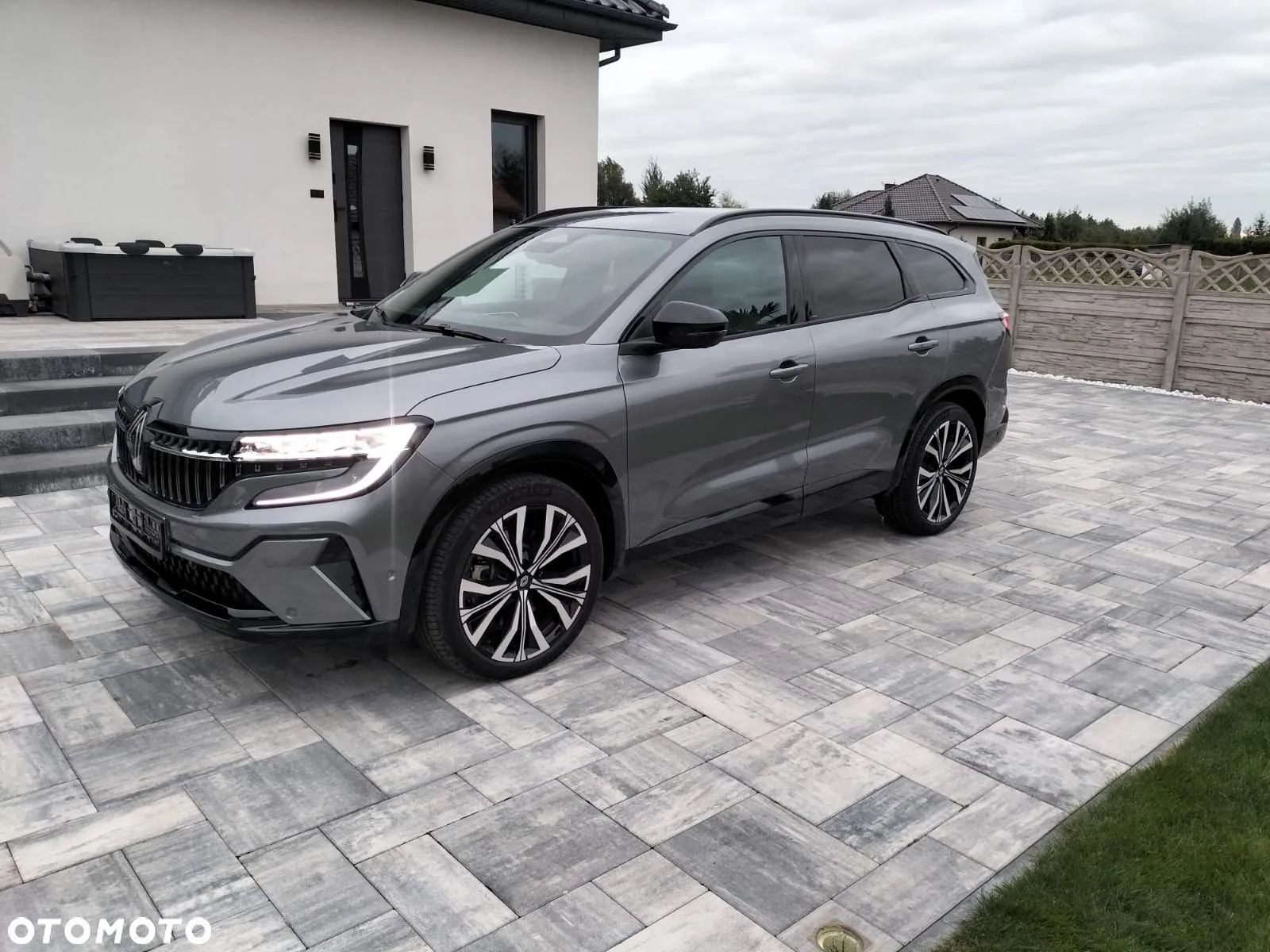 Renault Espace Full Hybrid E-TECH 200 Iconic 5-Sitzer - 1