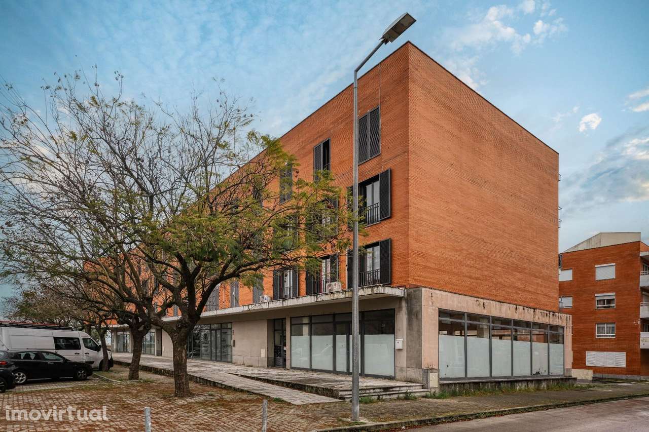 Apartamento T2 na Quinta da Fonte da Prata, Moita | Arrecadação... - Grande imagem: 2/23