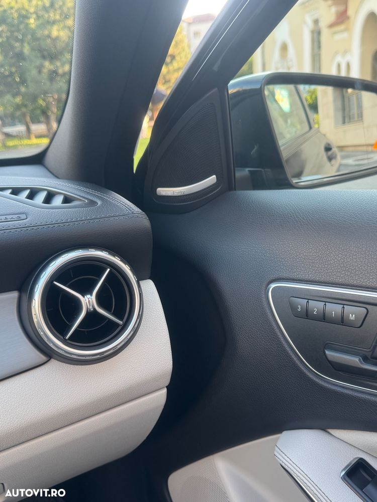 Mercedes-Benz GLA - 23