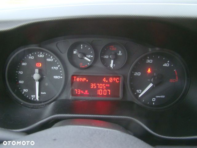 Iveco DAILY 35 C 15 3.5T 4.60M 3.5T NA HAKU CLIMATRONIC - 26