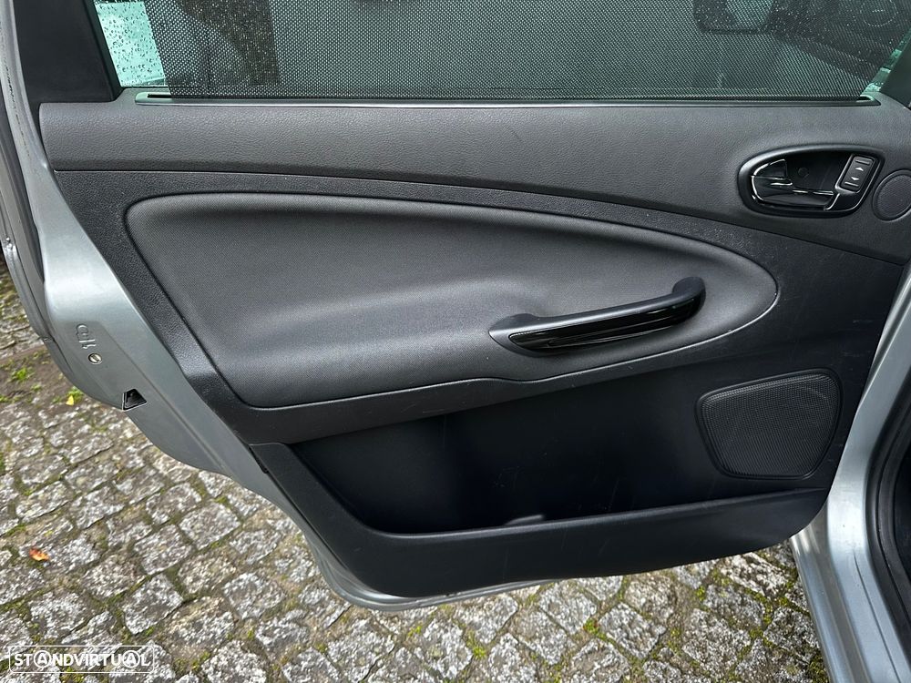 Ford S-Max 2.0 TDCi Titanium 7L - 38