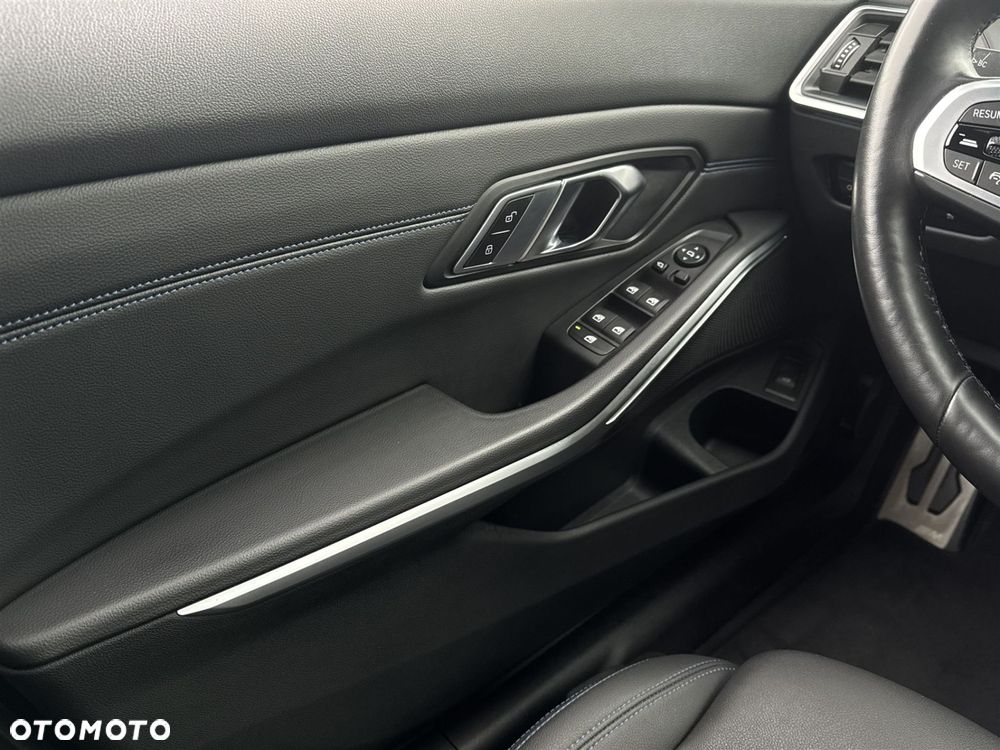 BMW Seria 3 320d xDrive - 19