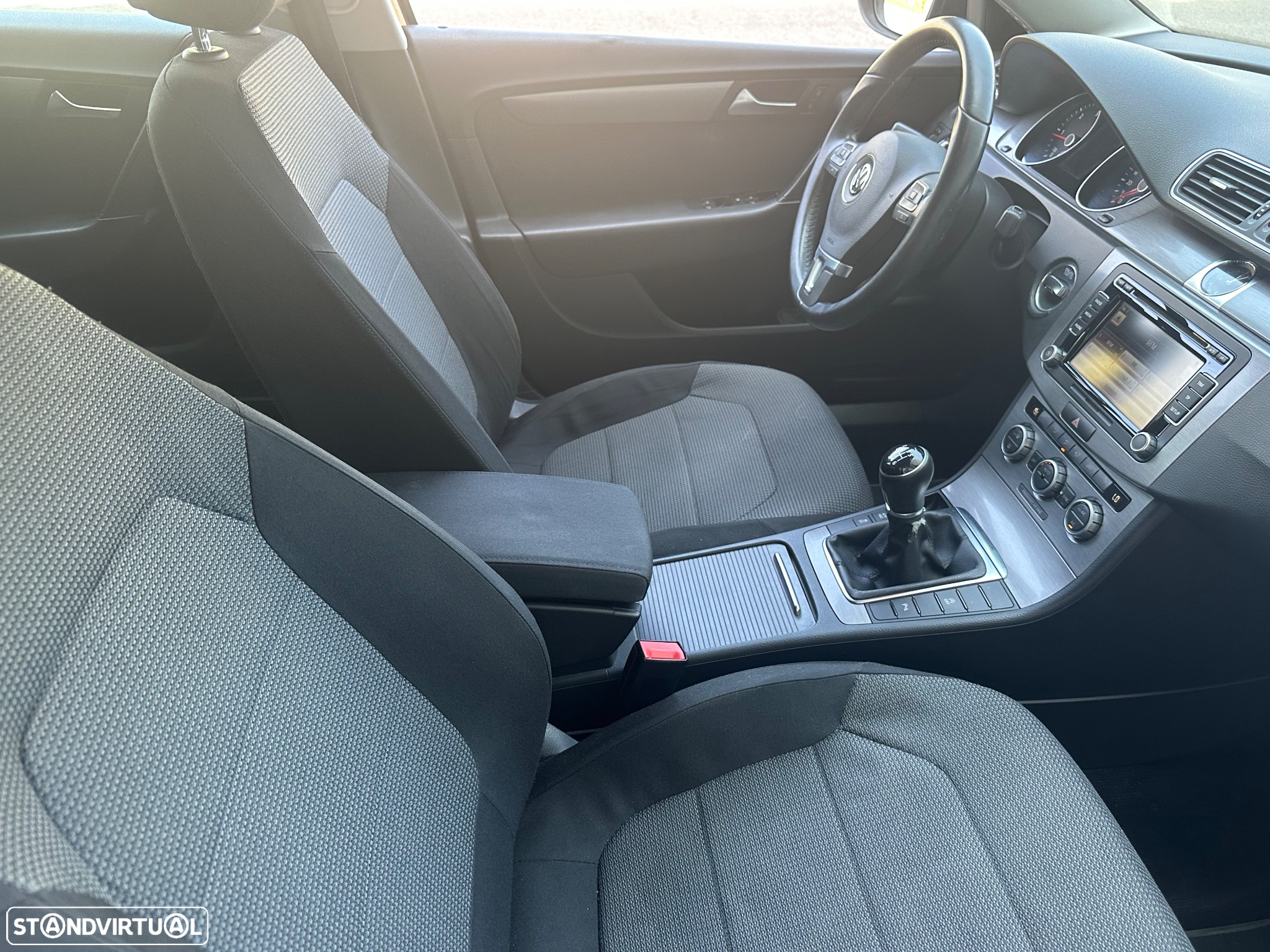 VW Passat Variant 2.0 TDi Confortline - 24