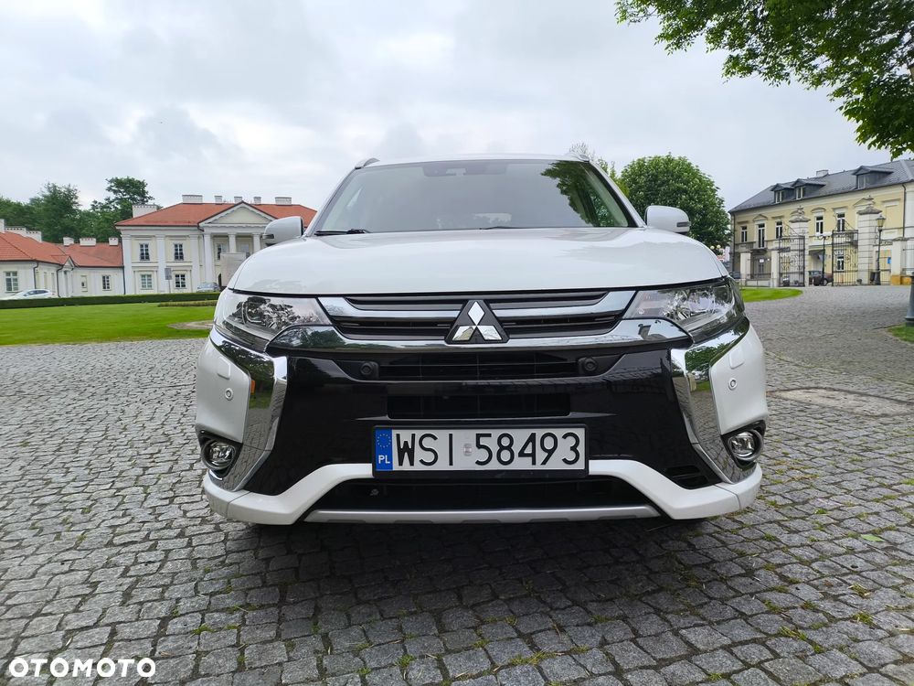Mitsubishi Outlander 2.0 4WD Top - 4