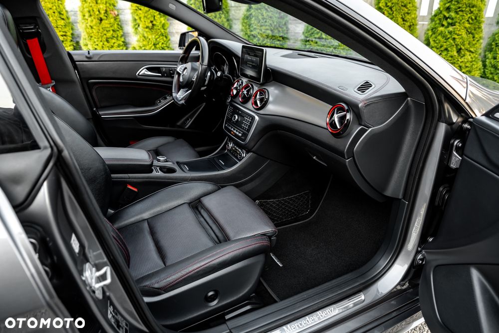 Mercedes-Benz CLA 250 4Matic 7G-DCT Sport - 23