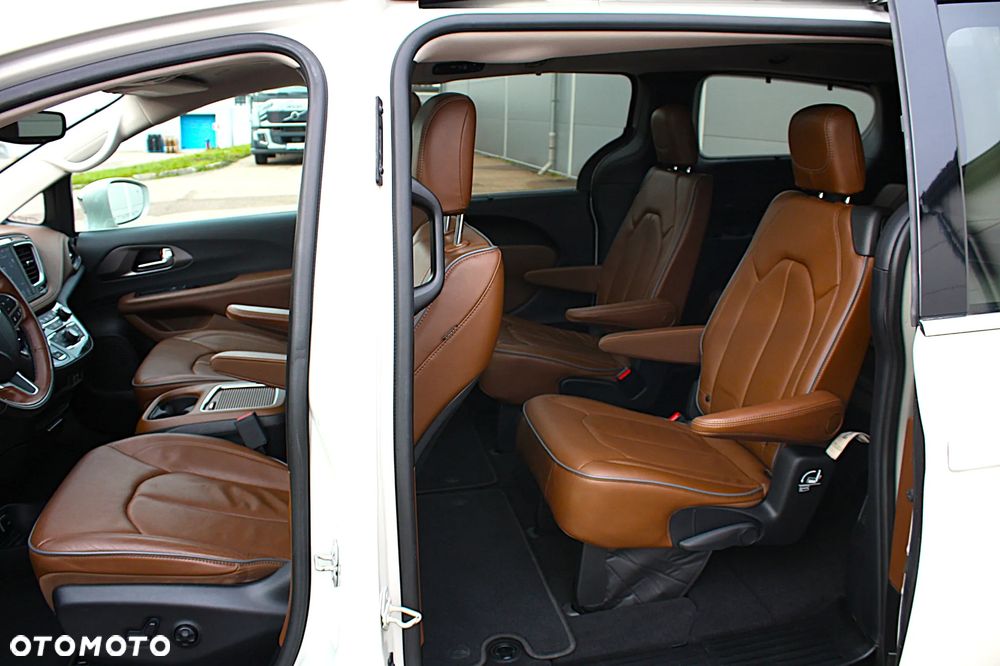 Chrysler Pacifica - 15