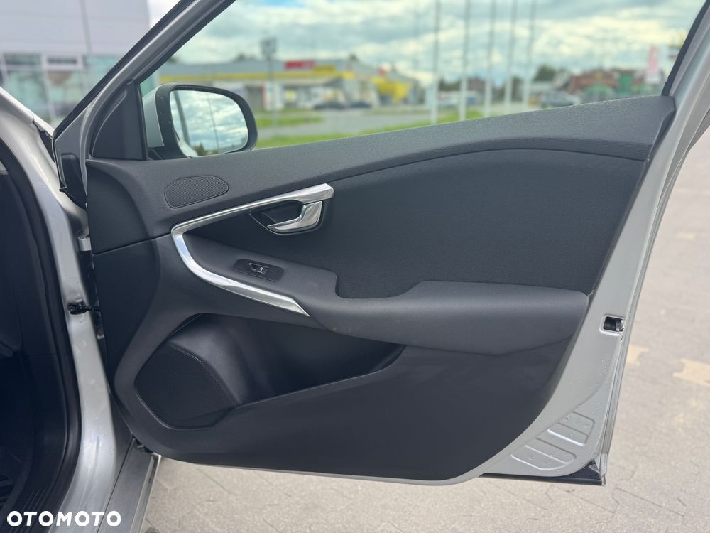 Volvo V40 D2 Momentum - 12