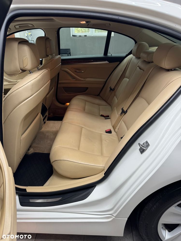 BMW Seria 5 528i xDrive Modern Line - 10